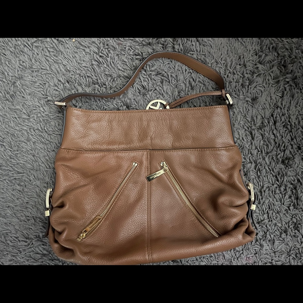 Leather shoulder bag